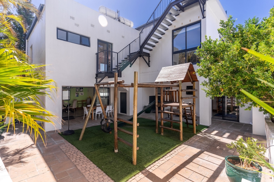 5 Bedroom Property for Sale in Fresnaye Western Cape